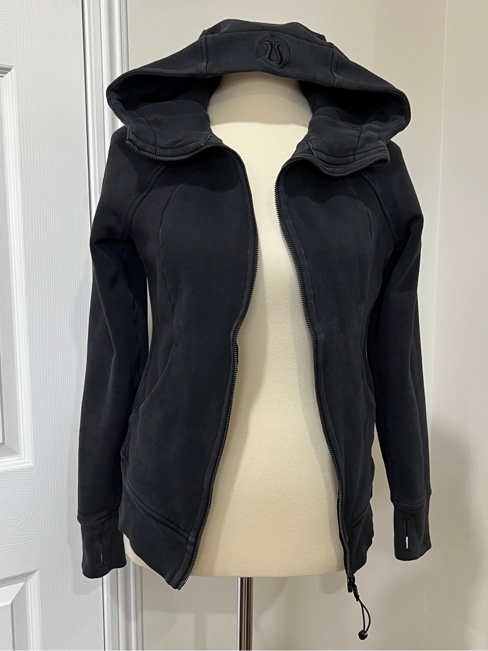Lululemon Scuba Hoodie Cotton Fleece Black Size 6 Long Sleeve Comfy Long Sleeve - Picture 4 of 13